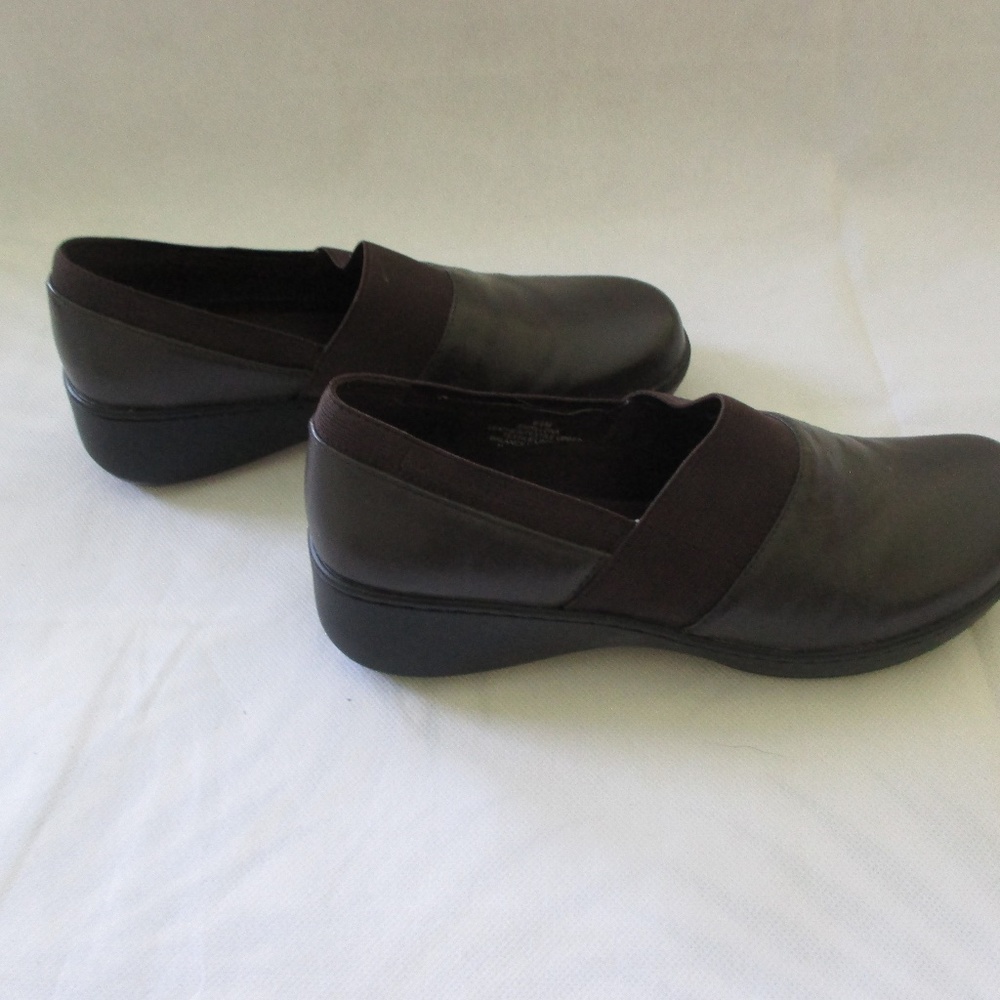 EASY SPIRIT chocolate brown shoes - sz 6.5 - worn once! - Excellent Condition!
